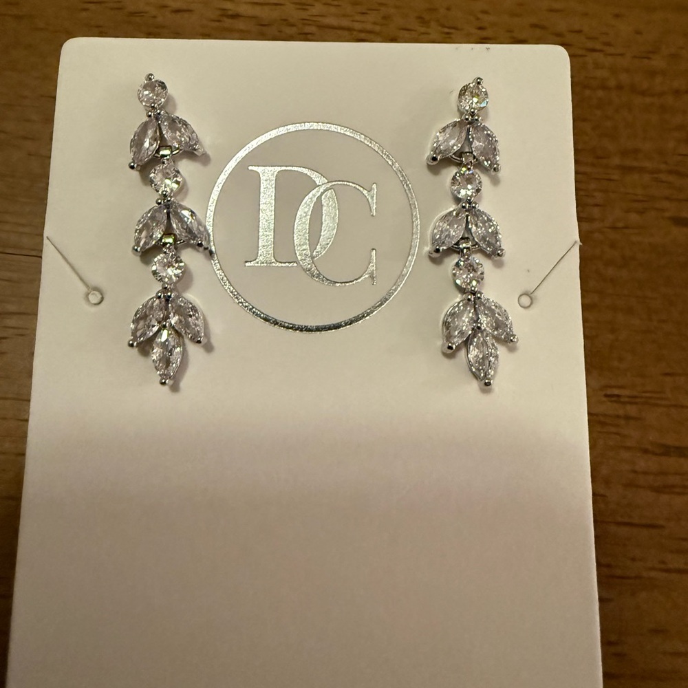 ✨ NWT Dareth Colburn Crystal Drop Earrings – Bridal / Formal ✨ - Picture 5 of 6
